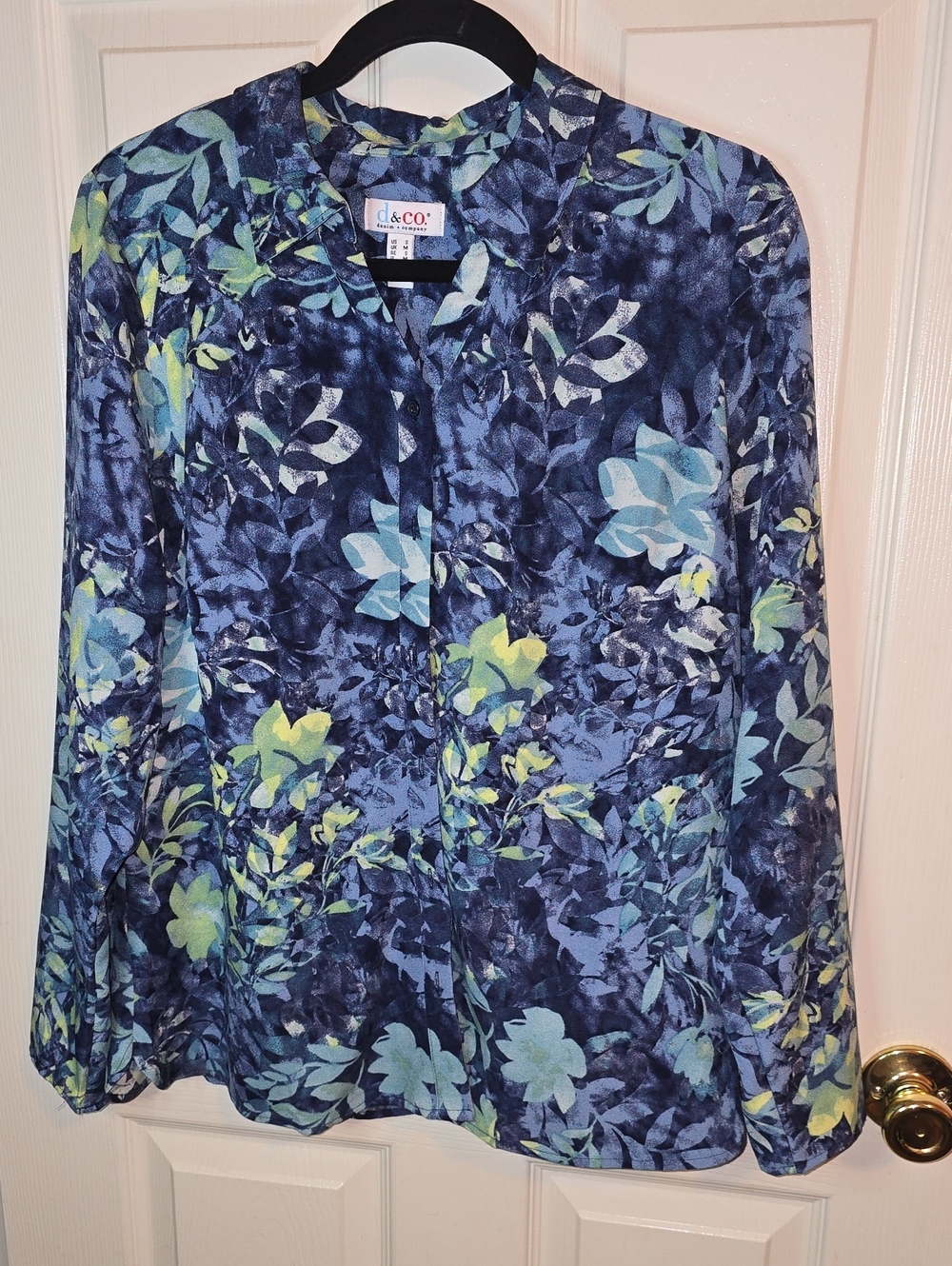 d&co Navy Blue Floral Button-Down Blouse